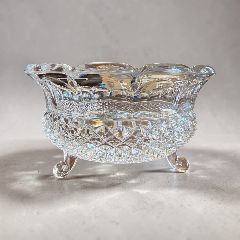 Vintage Indiana Glass Diamond Point Clear 3-Toed Candy Dish Scalloped Bowl
